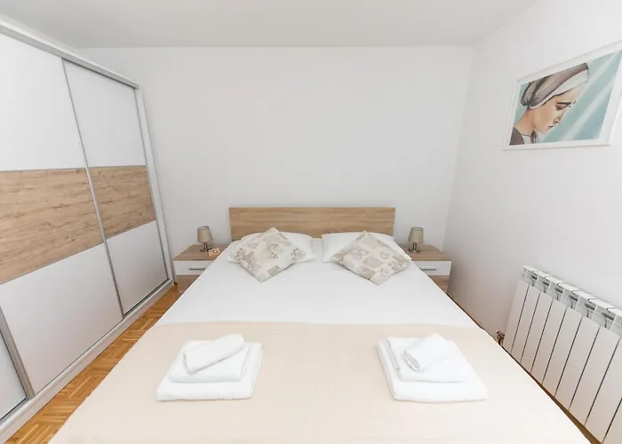 For 2, Balcony, Wi-fi, Public Parking, Private Entrance Apartament *