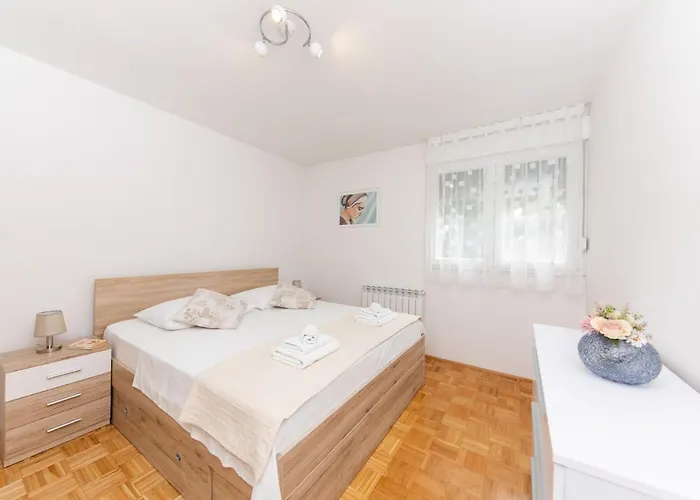 Apartament For 2, Balcony, Wi-fi, Public Parking, Private Entrance