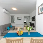 Apartman For 2, Balcony, Wi-fi, Public Parking, Private Entrance *