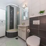 For 2, Balcony, Wi-fi, Public Parking, Private Entrance Split