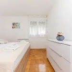 For 2, Balcony, Wi-fi, Public Parking, Private Entrance Apartman *