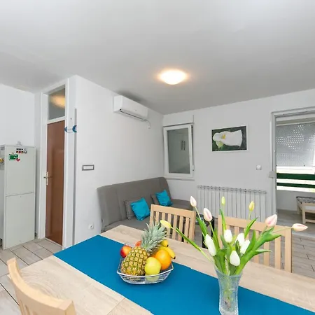 Apartment For 2, Balcony, Wi-fi, Public Parking, Private Entrance, Self Check In Split