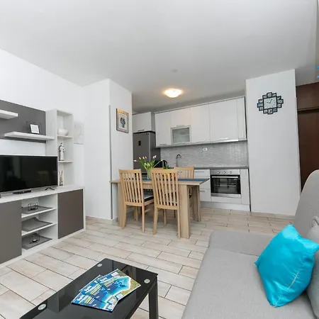 For 2, Balcony, Wi-fi, Public Parking, Private Entrance, Self Check In Apartment Split