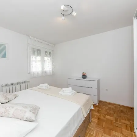 For 2, Balcony, Wi-fi, Public Parking, Private Entrance, Self Check In *