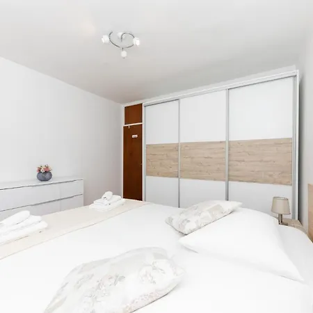 Apartament For 2, Balcony, Wi-fi, Public Parking, Private Entrance *