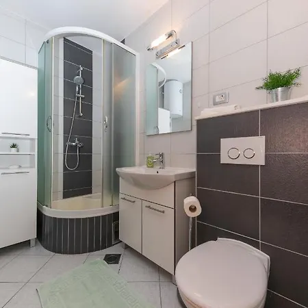 For 2, Balcony, Wi-fi, Public Parking, Private Entrance ספליט