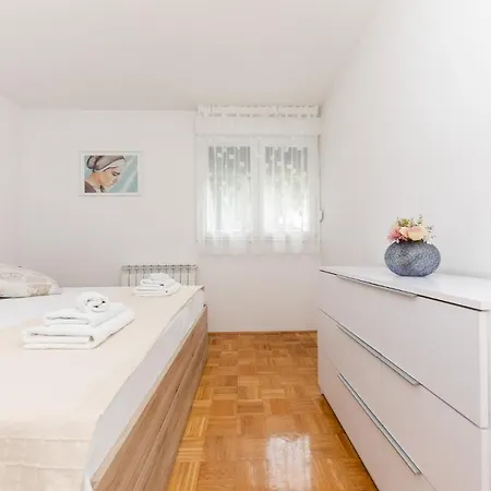 For 2, Balcony, Wi-fi, Public Parking, Private Entrance דירה *