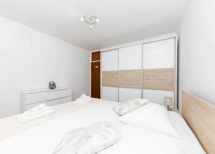 Lägenhet For 2, Balcony, Wi-fi, Public Parking, Private Entrance *